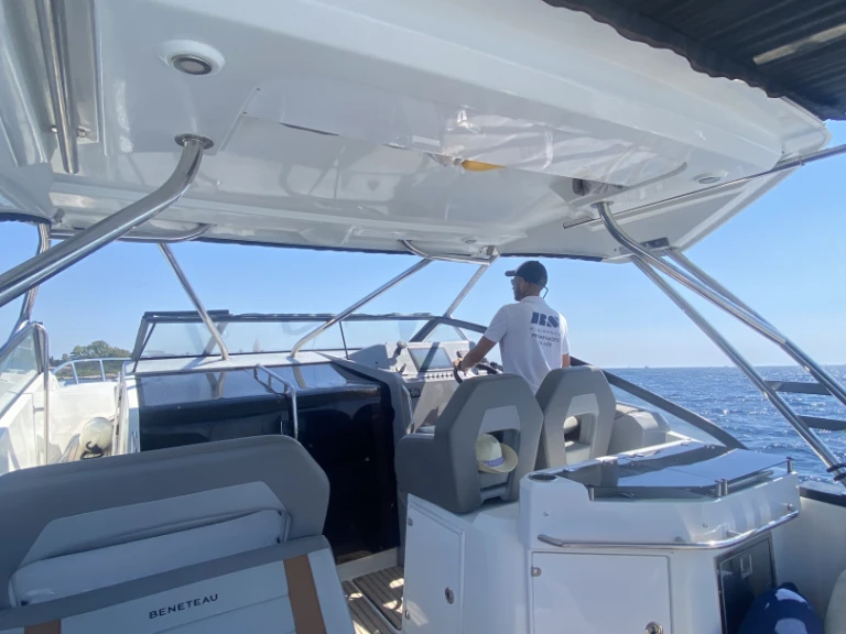 Motorboat rental with or without captain Bénéteau Mandelieu-la-Napoule