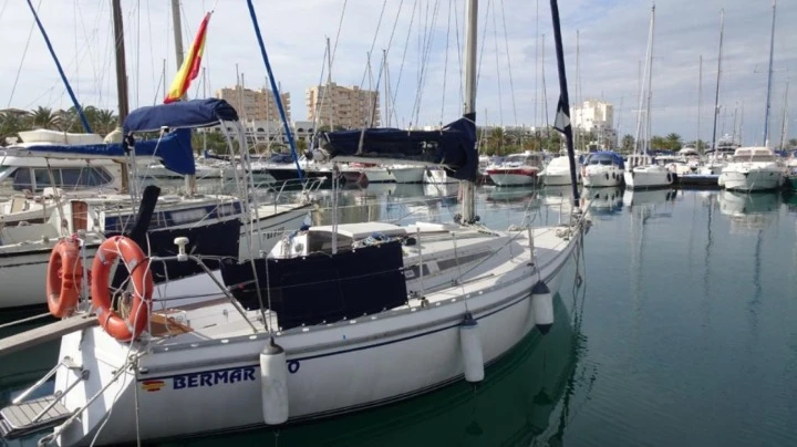 Boat rental Jeanneau Aquila in La Manga on Samboat
