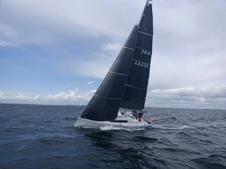 Jeanneau Sun Fast 3200 charter bareboat or captained in  La Trinité-sur-Mer