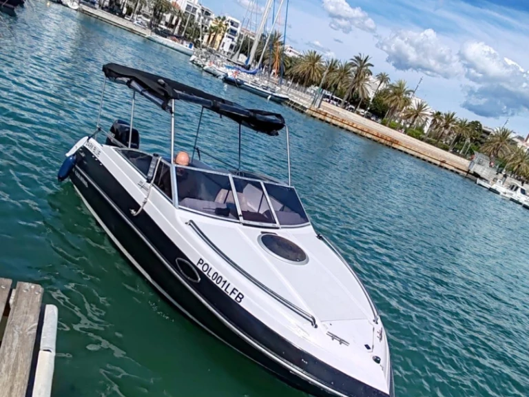 Four Winns Freedom 195 in Vilanova i la Geltrú on SamBoat
