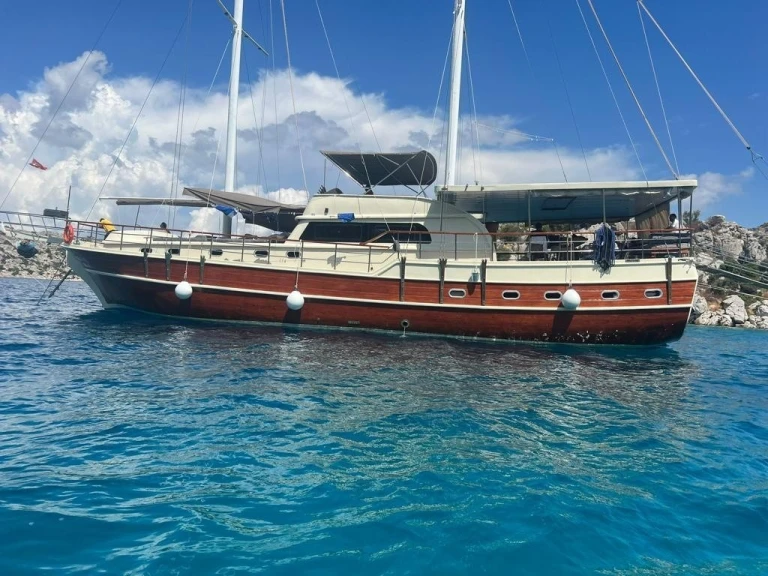 Bareboat Rental Sailboat Custom Made with a boat licence