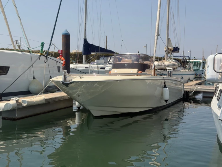Rent a Invictus  280 SX Portimão