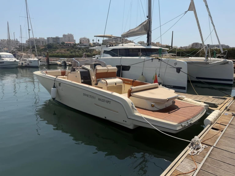 Motorboat rental in Portimão - Invictus  280 SX