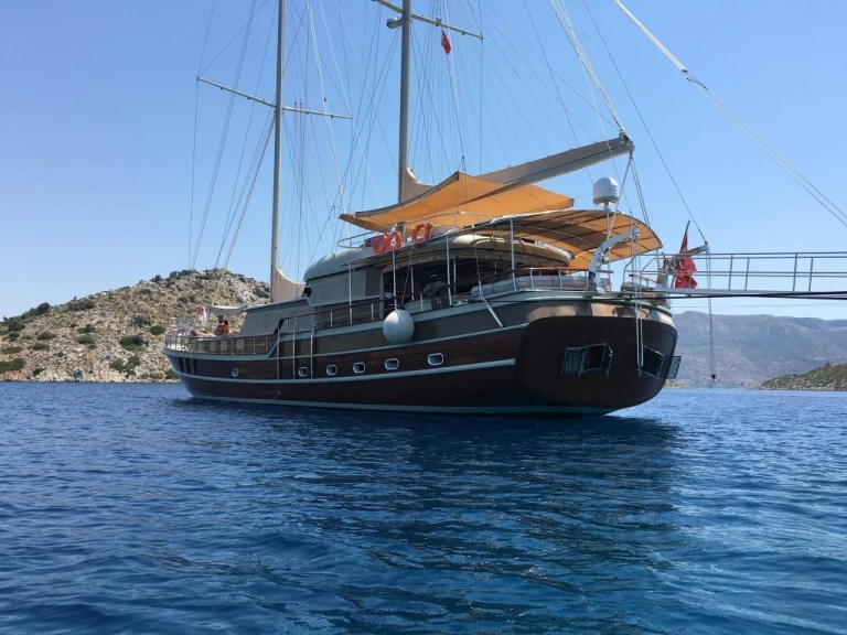 Bareboat Rental Sailboat Custom Made with a boat licence