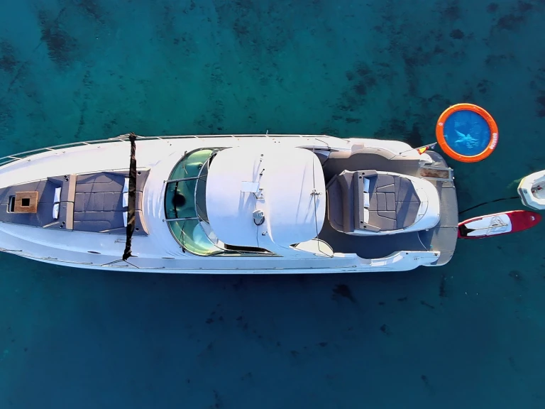 Bareboat Rental Luxury Yacht Sea Ray with a boat licence