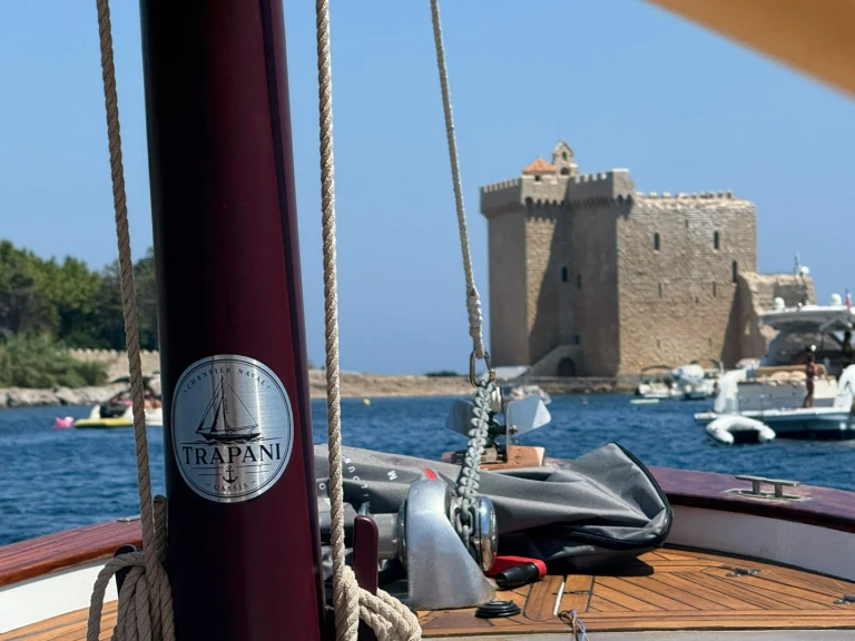 Motorboat for rent Cannes at the best price