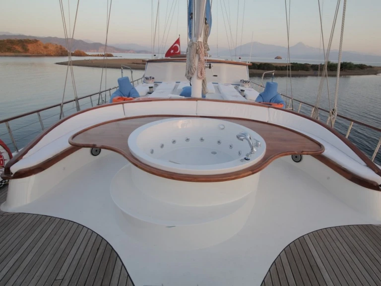 Sailboat for rent Fethiye at the best price