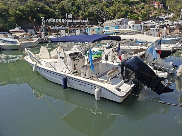 Motorboat rental in Port de la Rague - Boston Whaler Boston Whaler 220 Dauntless