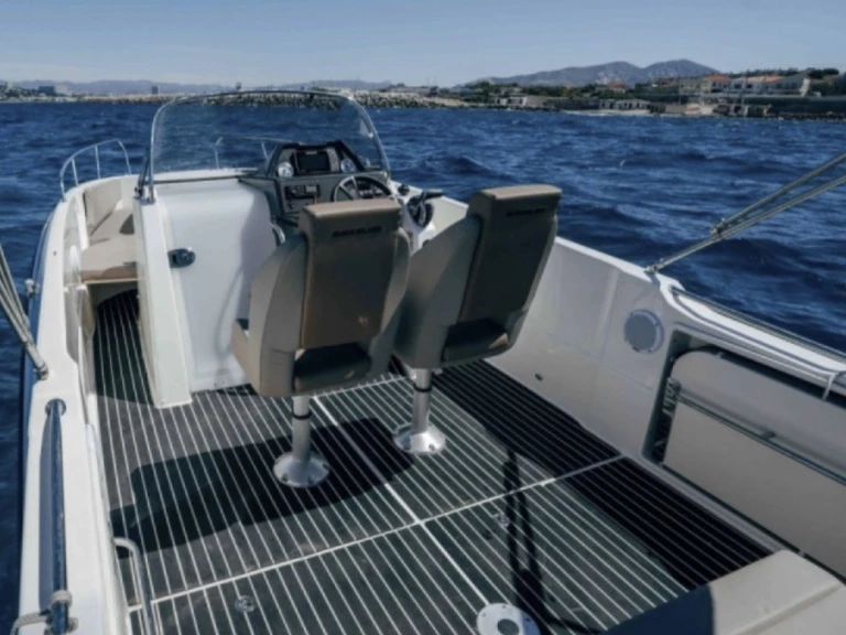 Motorboat rental in Marseille - Quicksilver Activ 755 Sundeck