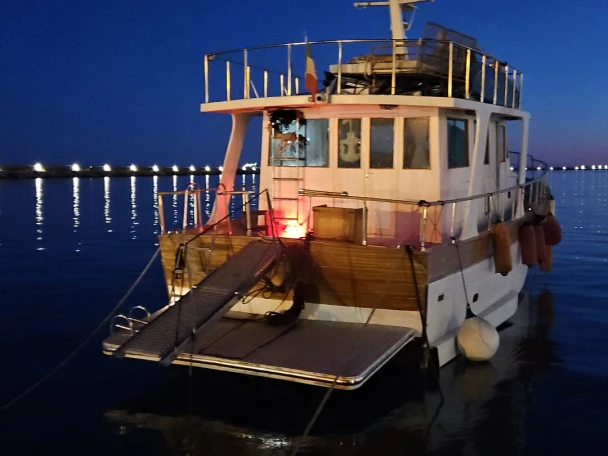 Motorboat rental in Salerno - Gulet First 48