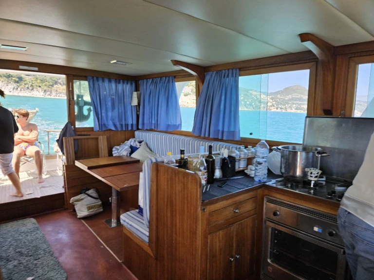 Motorboat rental with or without captain Gulet Salerno