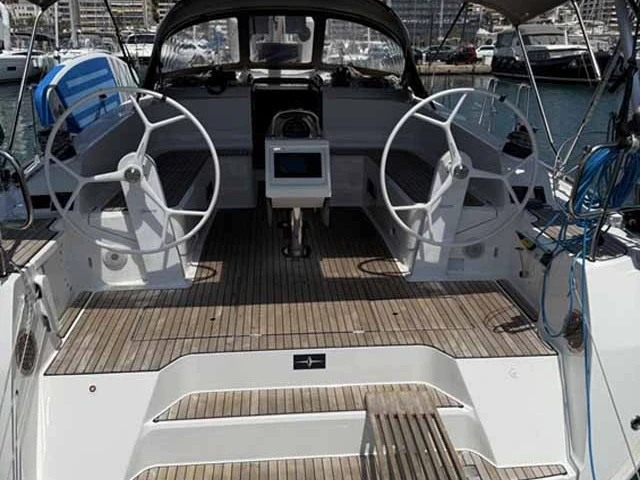 Bareboat Rental Sailboat Bavaria with a boat licence