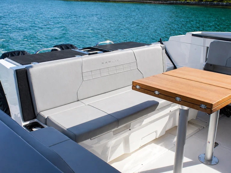 Bareboat Rental Motorboat Karnic with a boat licence