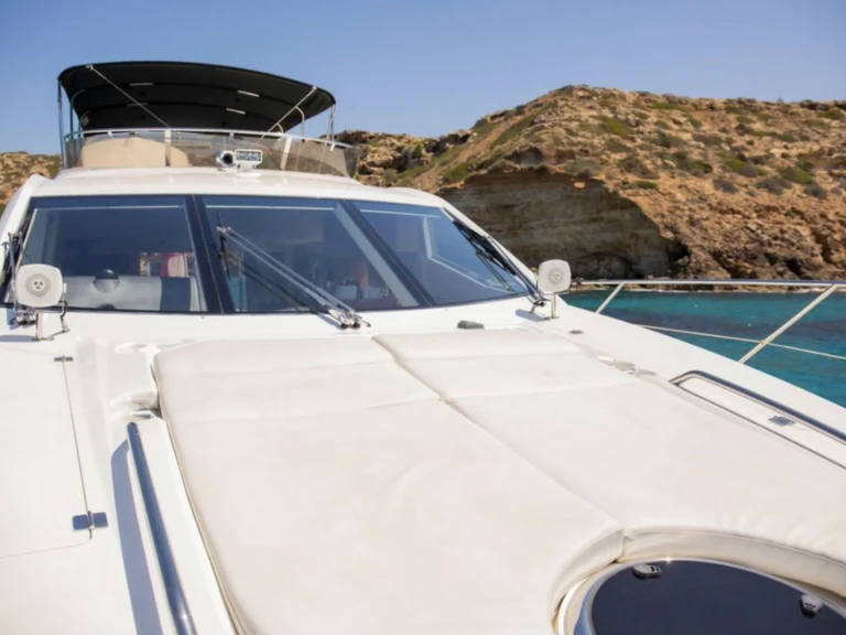 Sunseeker Manhattan 63 in Palma de Mallorca on SamBoat