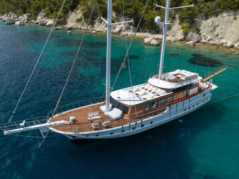 Yacht charter Kaštel Stari cheap Phoenix Bronze