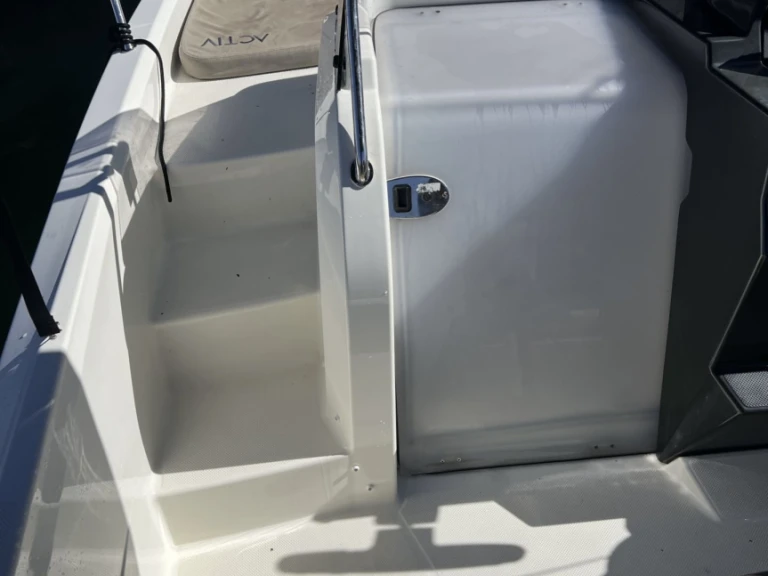 Yacht charter Marseille cheap Activ 675 Sundeck