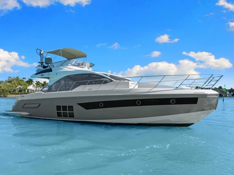 Luxury Yacht for rent City of Riviera Beach at the best price