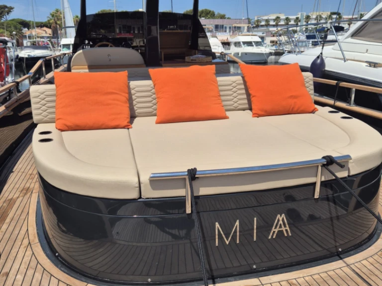 Motorboat for rent Le Lavandou at the best price