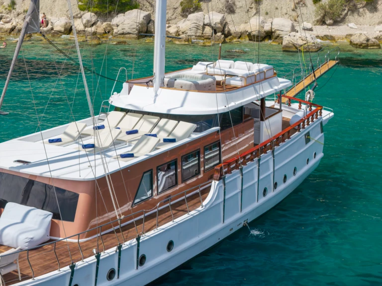 Sailboat for rent Kaštel Stari at the best price