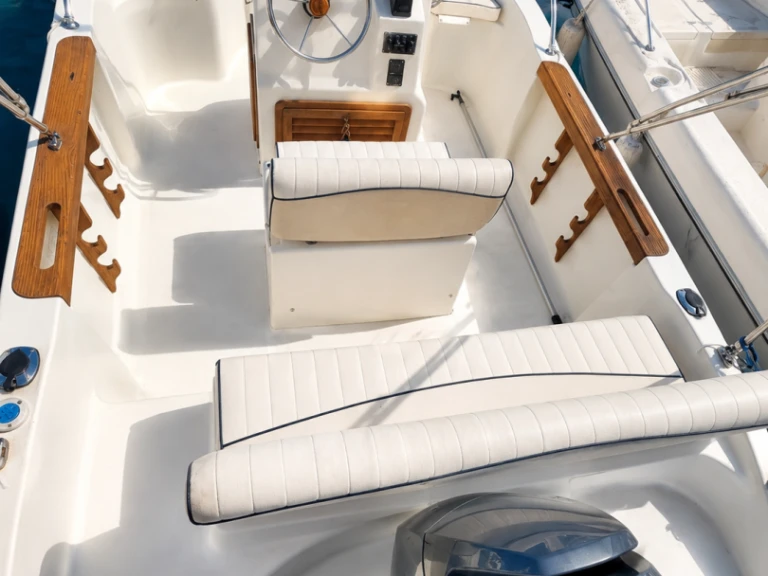Boat rental Capelli Cap 18 in Carry-le-Rouet on Samboat