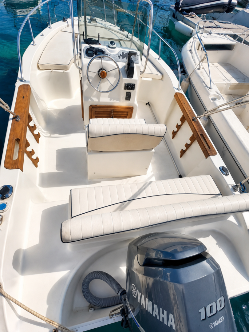 Boat rental Capelli Cap 18 in Carry-le-Rouet on Samboat