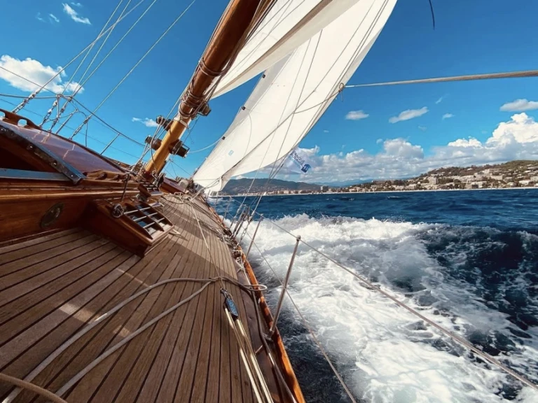 Bareboat Rental Sailboat Chantier Bonnin with a boat licence