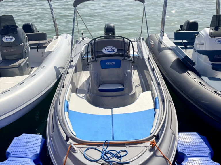 Bareboat Rental Motorboat Ranieri with a boat licence