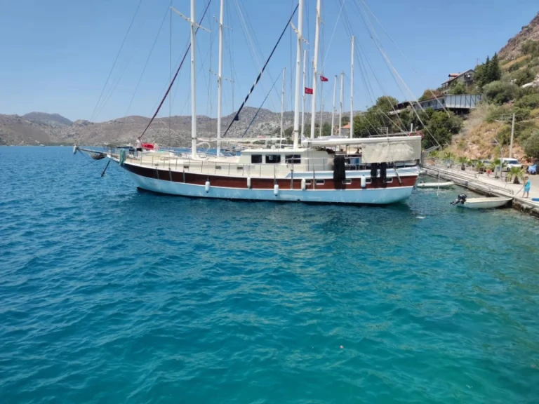 Bareboat Rental Sailboat Custom Made with a boat licence