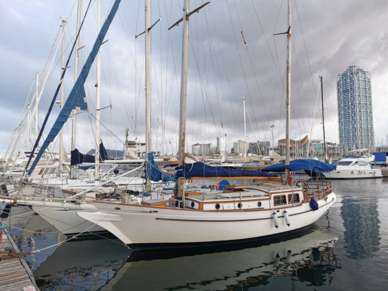Sailboat for rent Barcelona at the best price