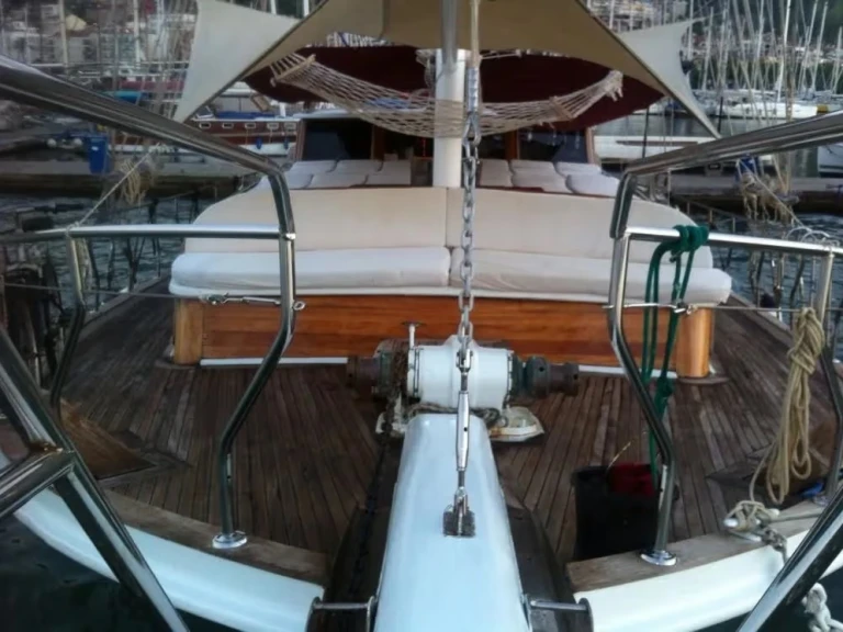 Bareboat Rental Sailboat Custom Made with a boat licence
