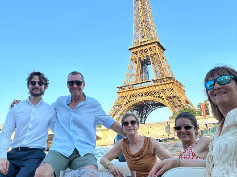 Yacht charter Paris cheap Mercruser
