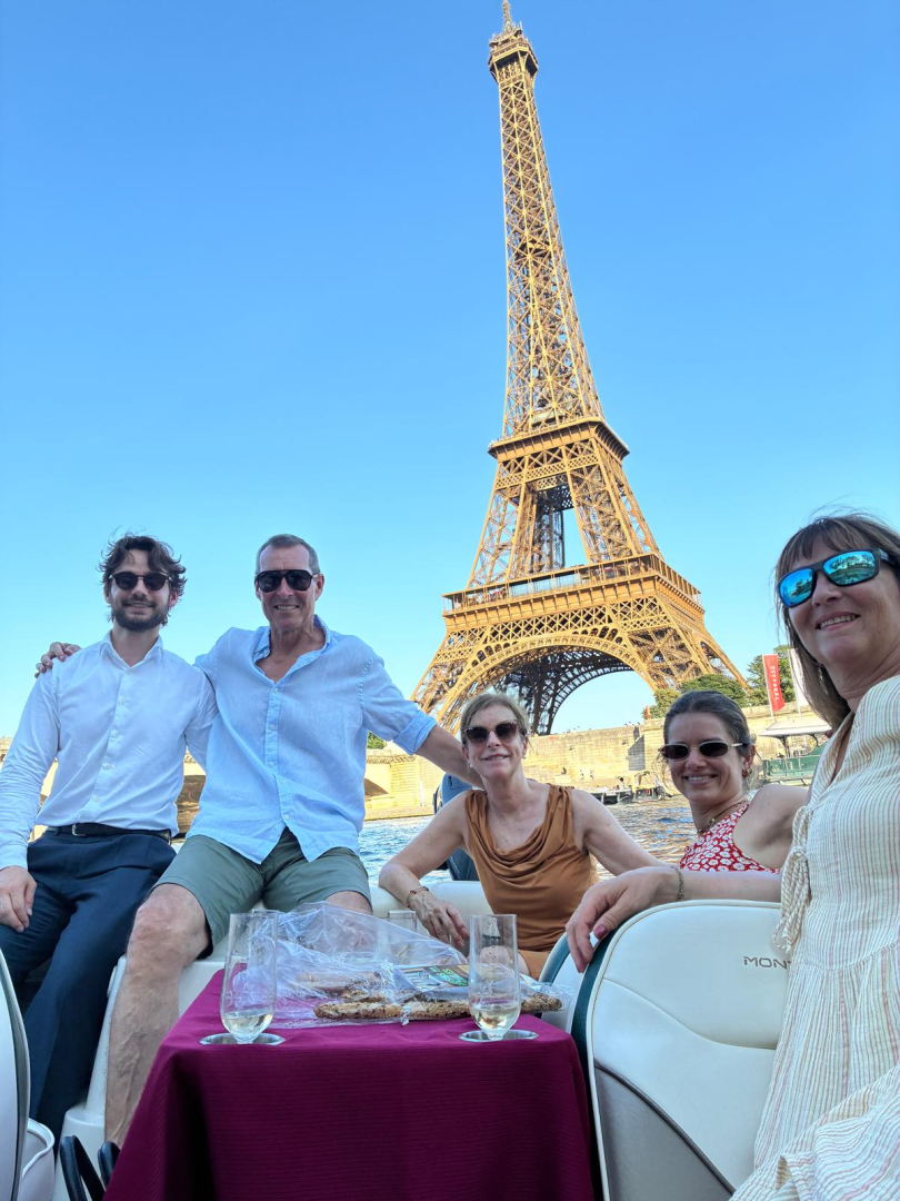 Yacht charter Paris cheap Mercruser