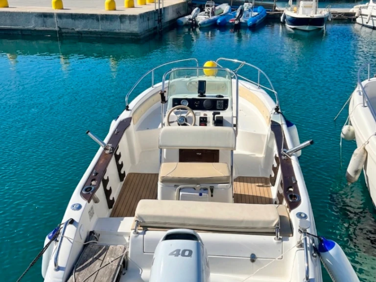 Motorboat rental with or without captain Marea Brindisi
