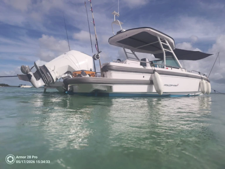 Yacht charter Le Gosier cheap Axopar 28 T-Top