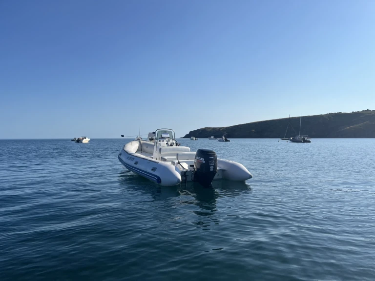 Boat rental Bombard Explorer 640 SB in Locmaria on Samboat