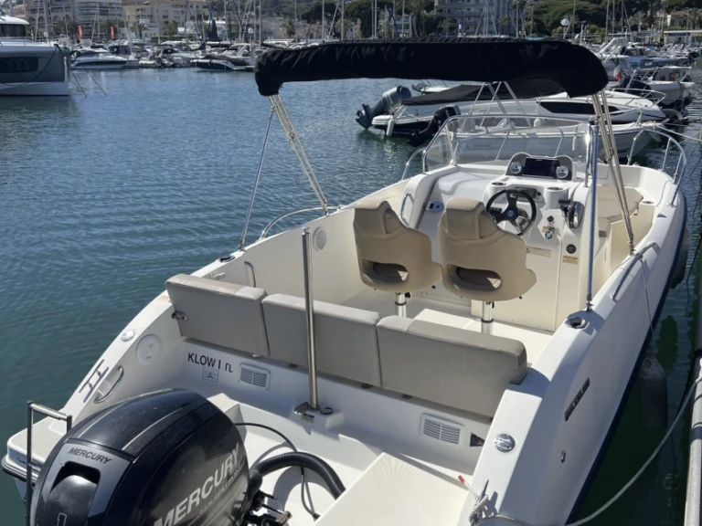 Yacht charter Marseille cheap Activ 675 Open