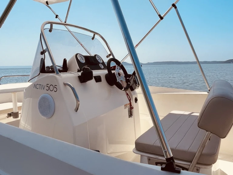 Bareboat Rental Motorboat Quicksilver with a boat licence