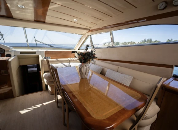 Yacht charter Puerto Banús cheap Ferretti 680