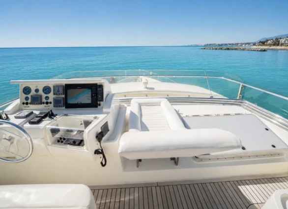 Boat rental Ferretti Ferretti 680 in Puerto Banús on Samboat