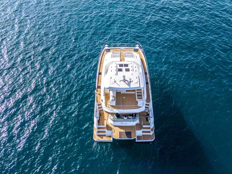 Bareboat Rental Luxury Yacht Aquila with a boat licence