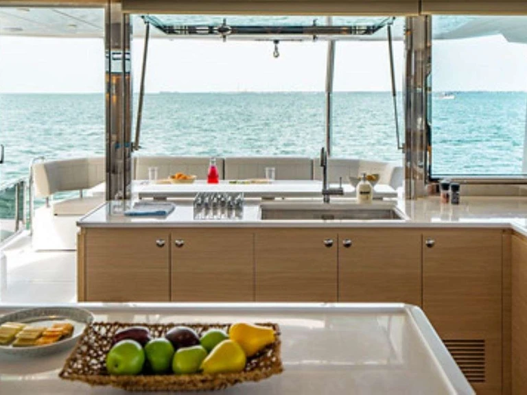 Bareboat Rental Luxury Yacht Aquila with a boat licence