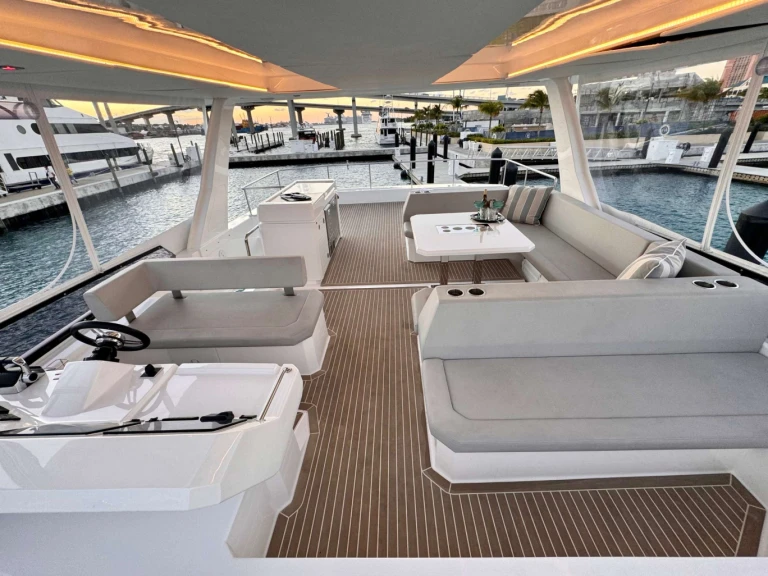 Bareboat Rental Luxury Yacht Leopard with a boat licence