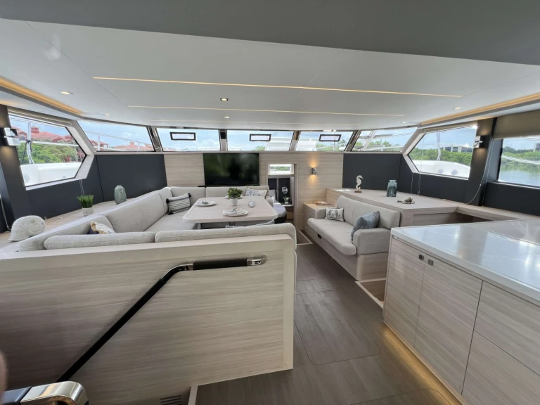 Bareboat Rental Luxury Yacht Aquila with a boat licence