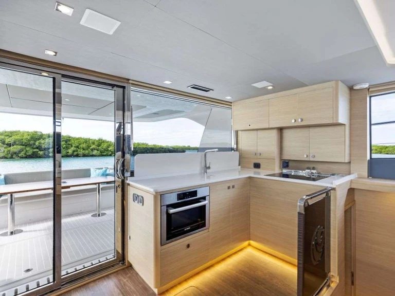 Bareboat Rental Luxury Yacht Aquila with a boat licence