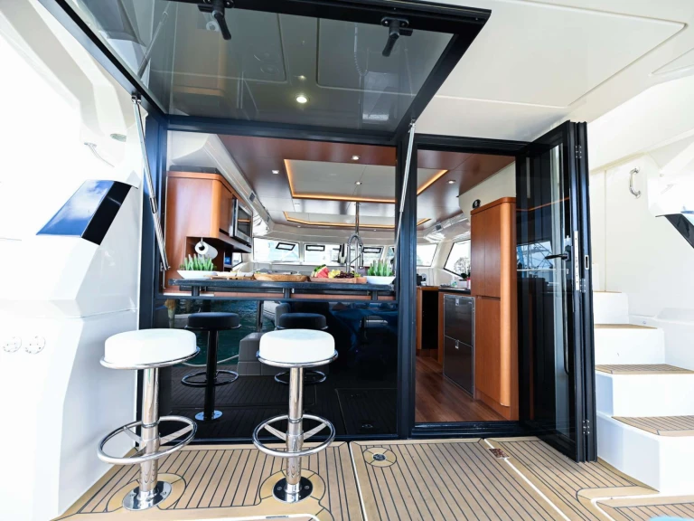Bareboat Rental Luxury Yacht Aquila with a boat licence