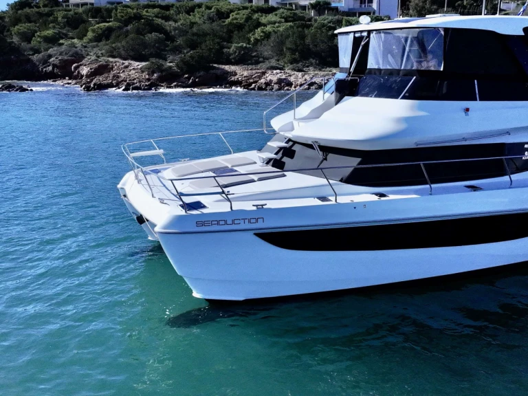 Aquila Seaduction charter bareboat or captained in  Lávrio