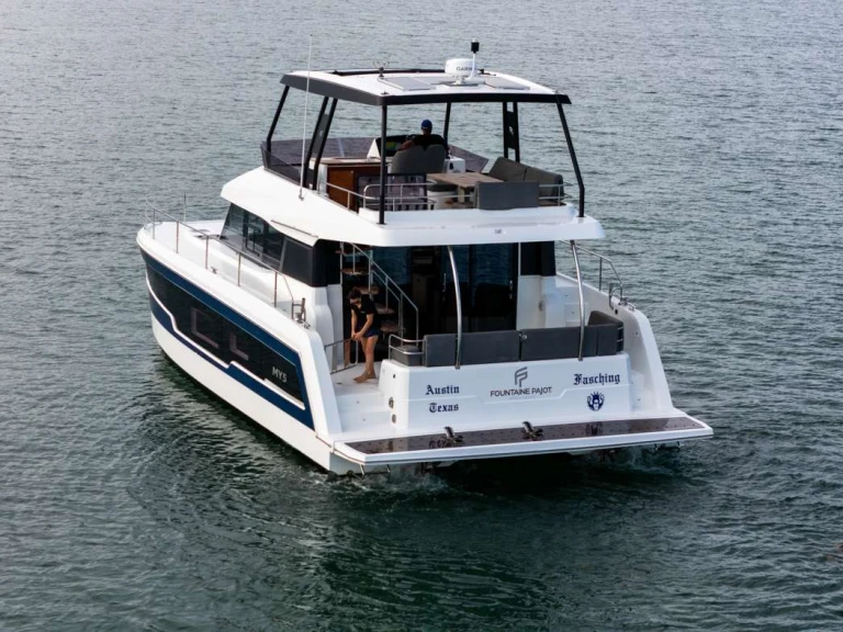 Rent a Fountaine Pajot FASCHING Belize