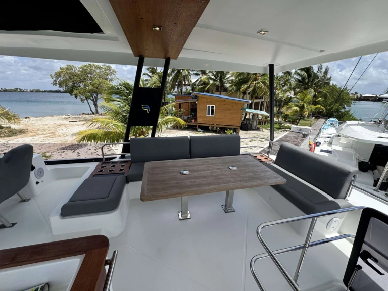 Luxury Yacht rental in Belize - Fountaine Pajot FASCHING