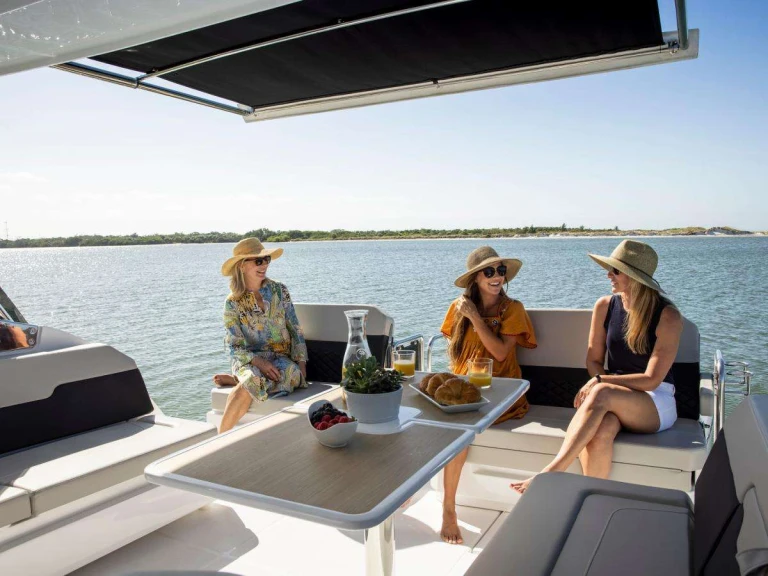 Luxury Yacht rental in Port Fréjus - Aquila Selesticat