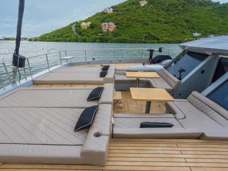 Luxury Yacht rental with or without captain HeySea Tortola